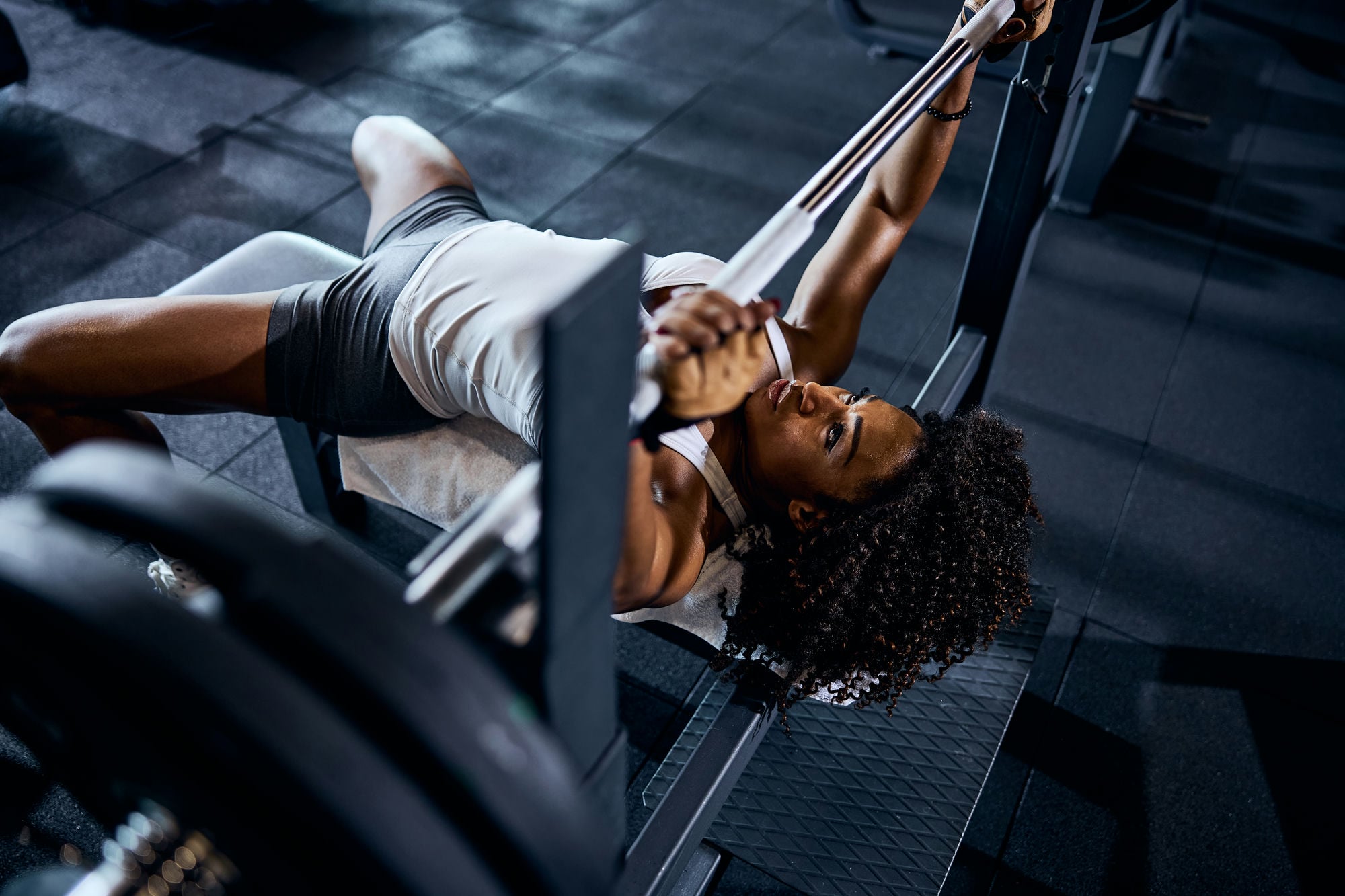 Beautiful serious focused curly-haired young female bodybuilder doing the bench press exercise at the gym SSUCv3H4sIAAAAAAAACpxUyY7cIBS8R8o/tDjHEptZ8itRDhhet9G4TcvGE41G8+/BC27cs0TKzdTbqh5lXr9/O51QY0Zv0c/T63xKZ9910xgHE33oE4x/bPgAvYOhRJ4HJnAJgPMxDN50JdiYaNveXCGB/dR1M/y2BNEYTZxGGIvpYzvFCMMYg31KMNu7+MuC3doQQxkwLjTwLt105vpSAm4Acx2jX2jsKKFsOB/S4BZGH5cpMy1WsLUmwiXJO/DN2/u1nk85sARTRQohtHVfBU7NgmVobf5flevH713zBXo7i359K1gP0IFZd7xxRE5Qej4DrQw7k4rruqmUkLTiquGUN4xQB3kyEo6BcVhU1tGUAhgqdZayAlsrpq2oKSULpZUHevqTru+6rGhjYCbnQ7Gy52BN97jc2+Ct7y9FWYjtYrdcZsPUx+GlXAvqQriZppvv9Jx6QsZbM44p3WW8vMVk7nAt5vQhLtvZuiKXrnk+EkZriiWVjCtR8xrXqHRt61OfhU4mON26YBzMQ/erfPQzEVjWhGjC95t9Z+01h2qs7zkHl68JrKZlwmb4HGPqHjt4PyfwgkH+DbaYVHVR/PBHrDk1EWRNyf6d7Xn1SetR/8fiZC2/FielLDh8uEQlJfsHTYoF5l/tgQrM5Cd7YAQr9cmCdRqe9R/es0TQu8P78KAfMa2Exqn3buKDfJTiFONabm57rx4l5ZhxLrjYUx7VI86YkpTo+5SDeEQxZ6kBZXs8a0cvxobGttMTxSQx4YzemW47QNoY18hzUzUiPQUcwFRacFI5rIGBcNQavTwK22L8bAoEtpGGWVUxbVIVA10ZbV3FFGiiuCCNo6nq7S8AAAD//wMATqWMKJgGAAA=